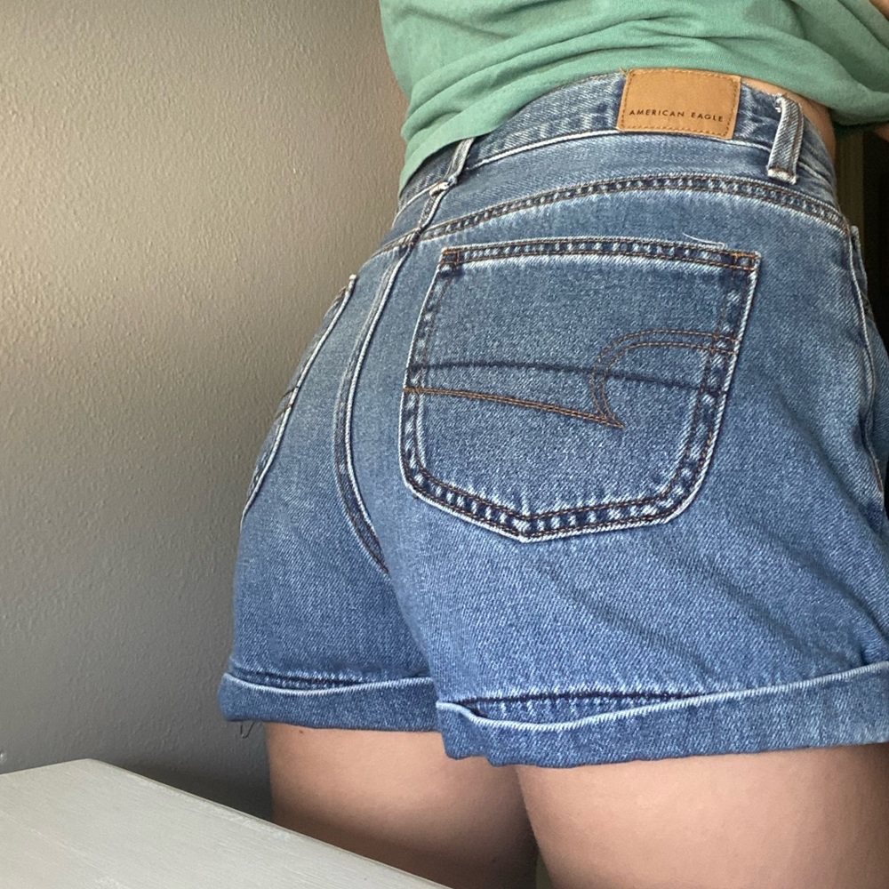 AMERICAN EAGLE MOM SHORT